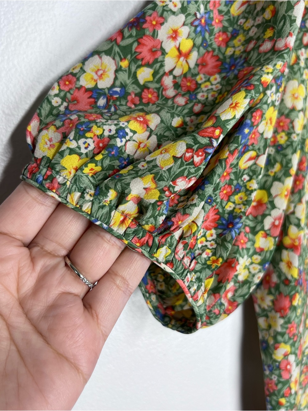 Doen Bel Top  Silk Green Valley Floral Short Sleeve Sz S - Picture 4 of 8
